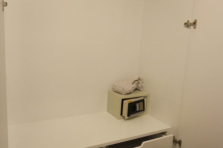 Room 37 of 77