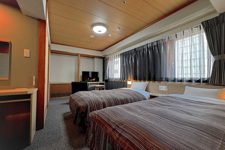 Room 24 of 81