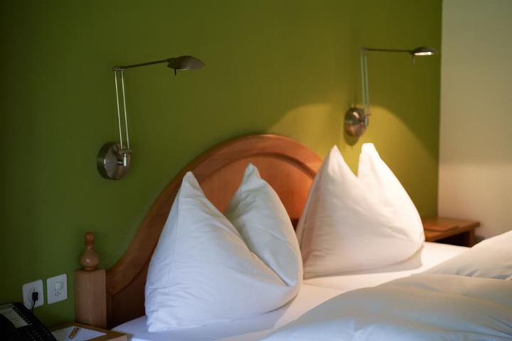 Room 20 of 99