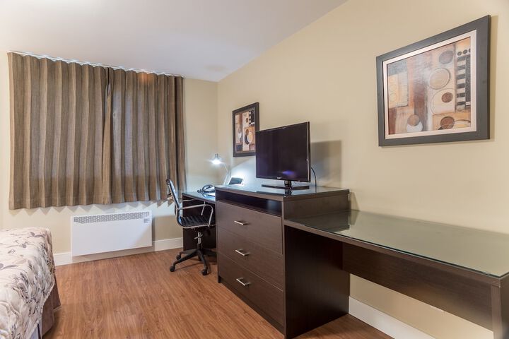 Room 11 of 28