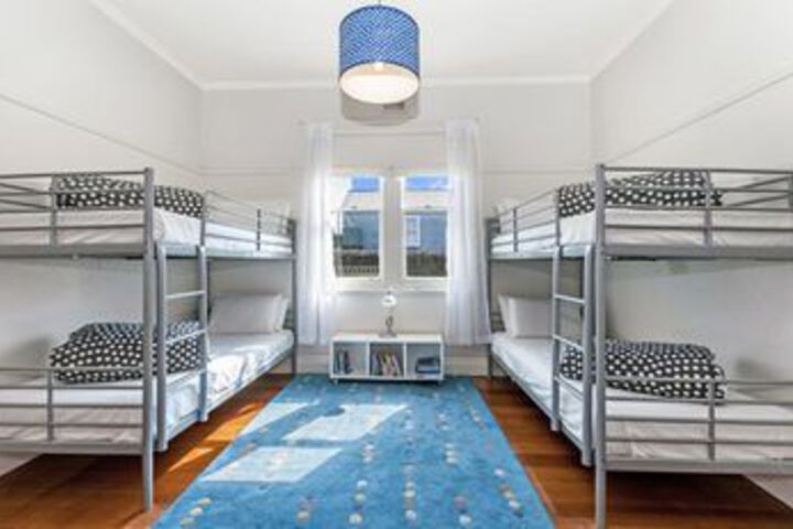Room 4 of 10