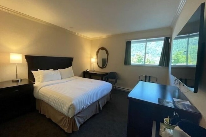 Room 11 of 21