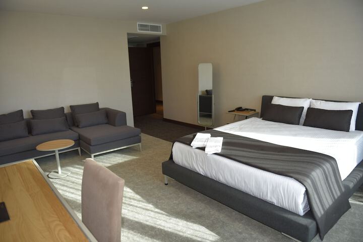 Room 12 of 33