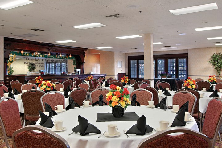 Ballroom/Hall 21 of 25