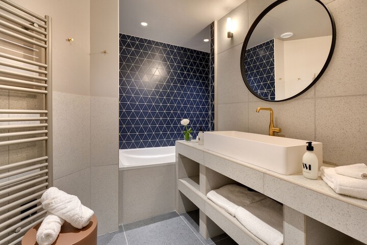 Room 32 of 54