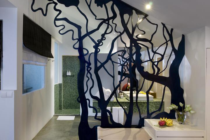 Room 1 of 6