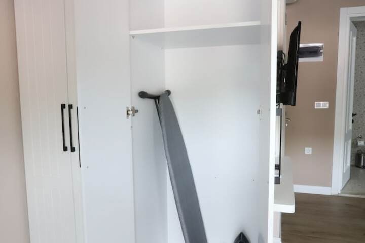 Room 8 of 76