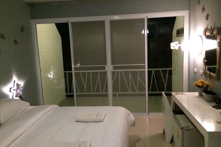 Room 3 of 38