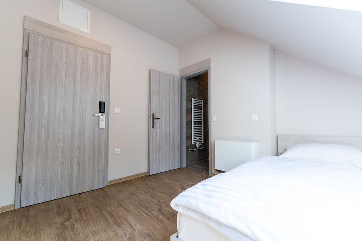 Room 16 of 138