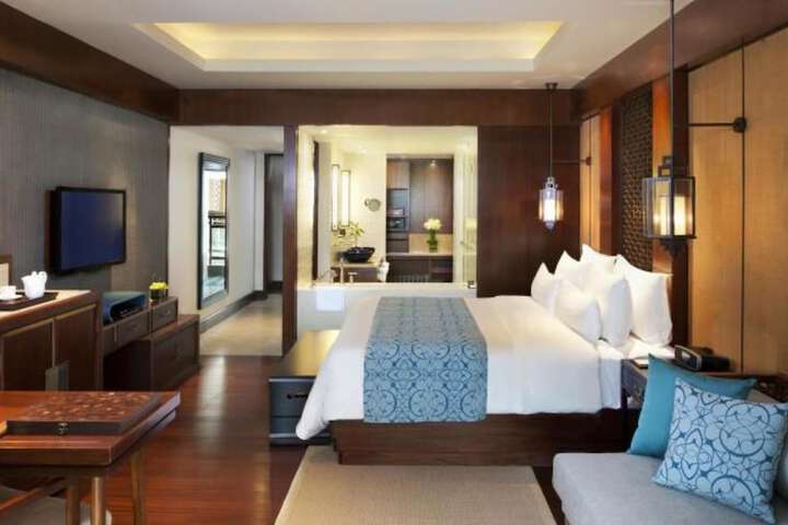 Room 27 of 42