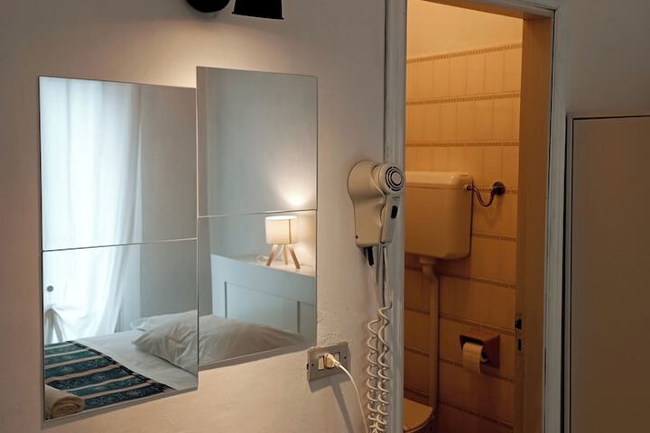 Room 38 of 90