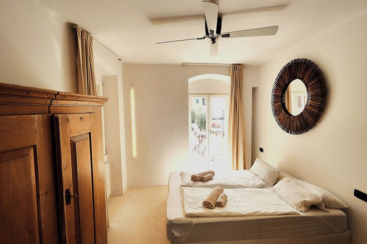 Room 11 of 18