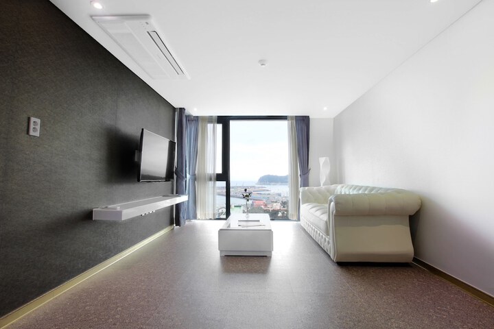Room 18 of 34