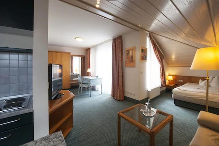 Room 45 of 93