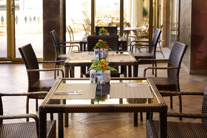 Dining 95 of 147