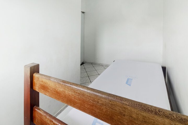 Room 6 of 17