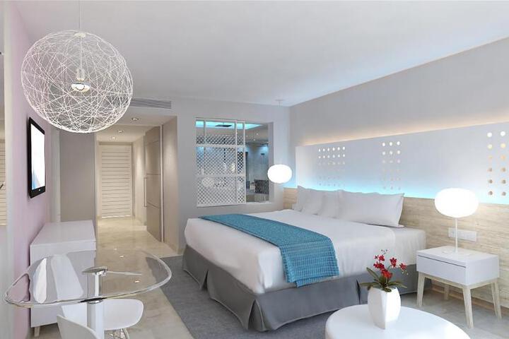 Room 1 of 7
