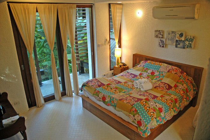 Room 7 of 242