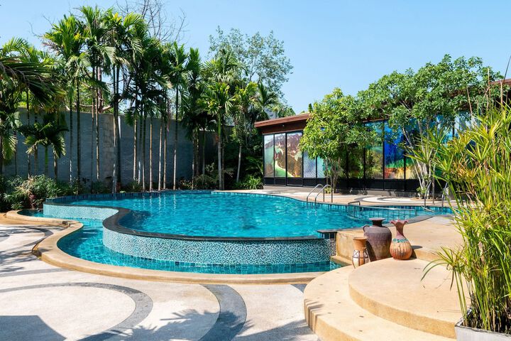 Hotel Pool