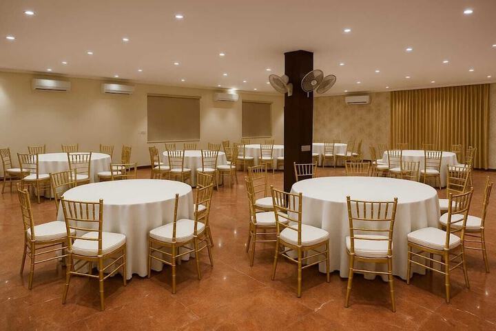 Ballroom/Hall 10 of 11