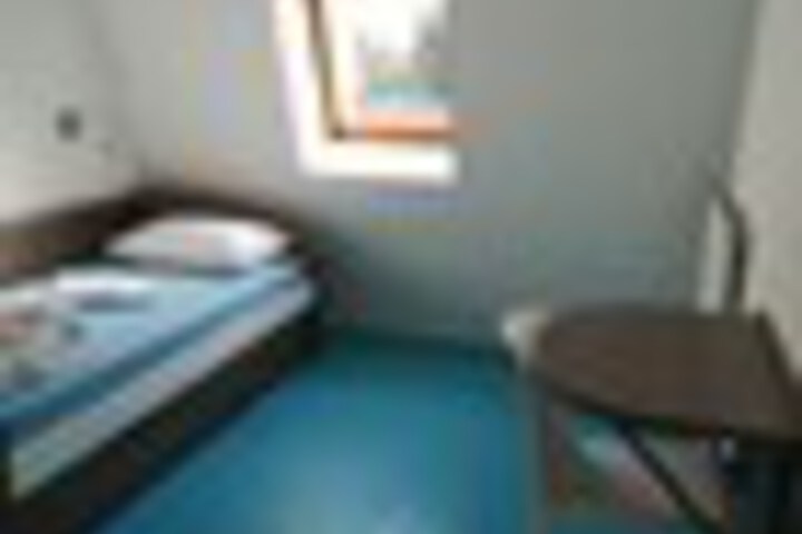 Room 8 of 135