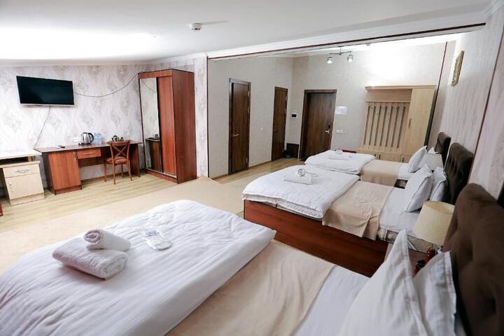 Room 7 of 11