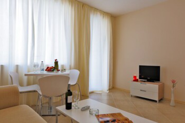 Room 8 of 23