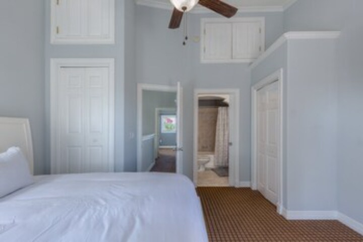 Room 70 of 79