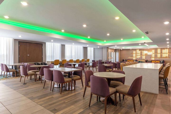 Breakfast/Coffee Service 31 of 42