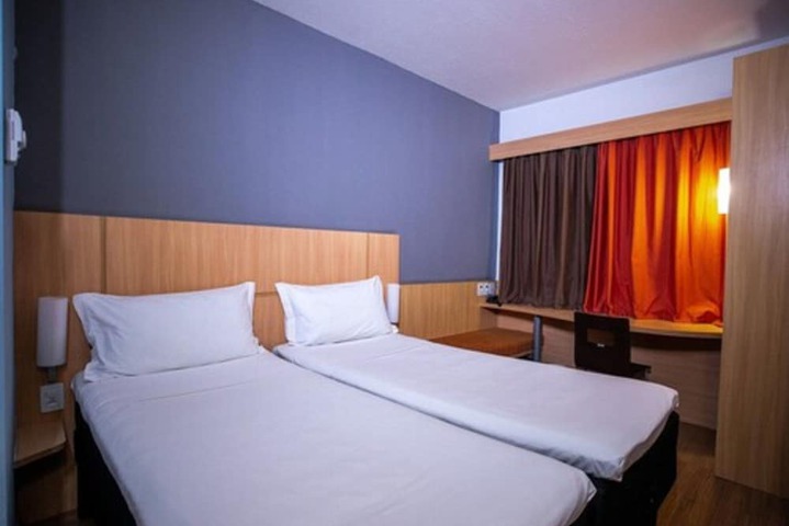 Room 3 of 27