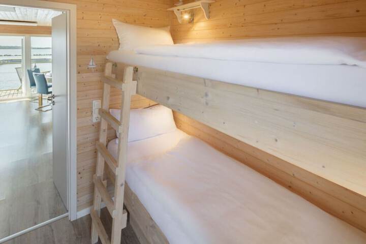 Room 3 of 33