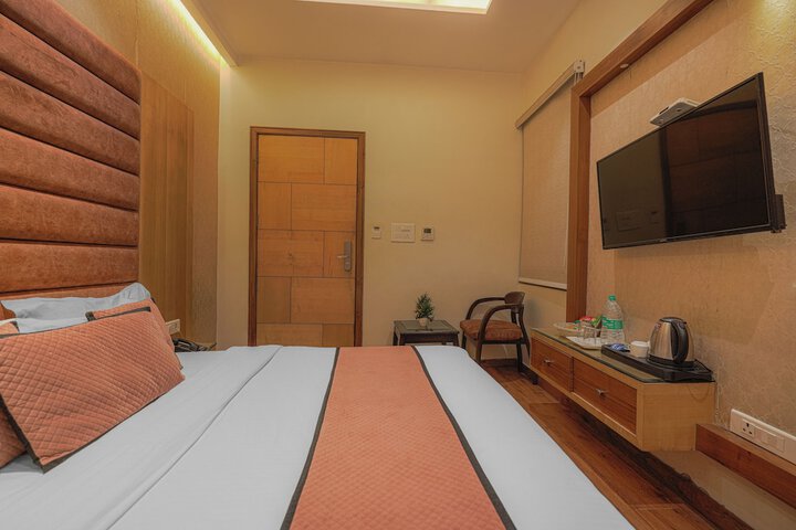 Room 26 of 77