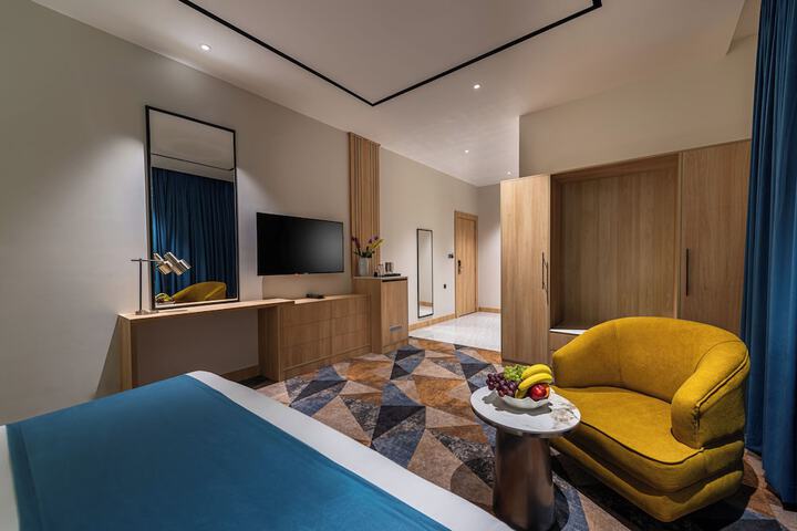 Room 6 of 19