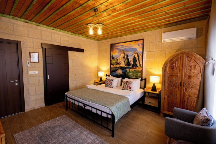 Room 17 of 37