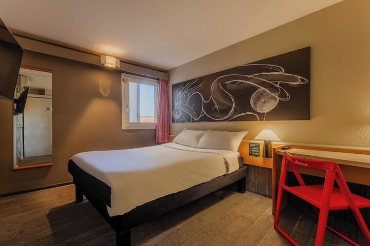 Room 8 of 31