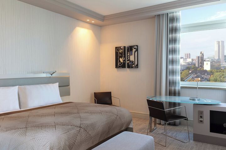 Room 220 of 457