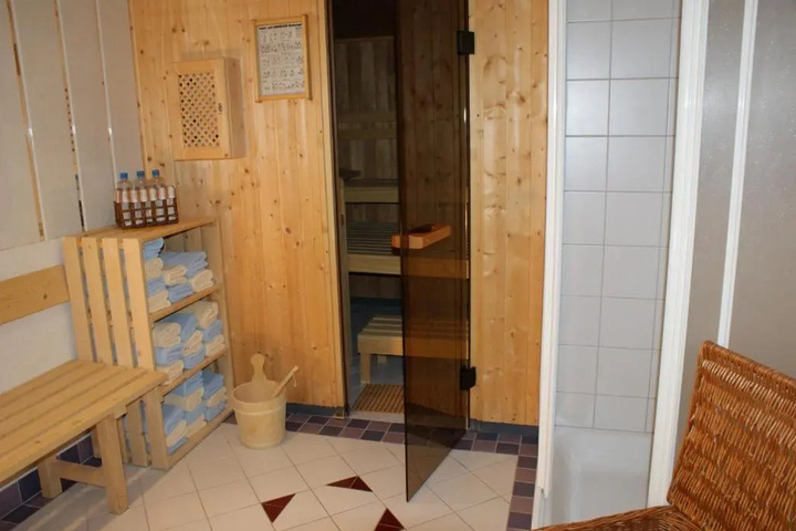 Room 4 of 14