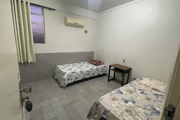 Room 6 of 33
