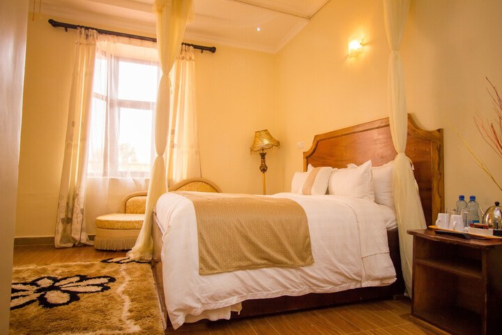 Room 10 of 76