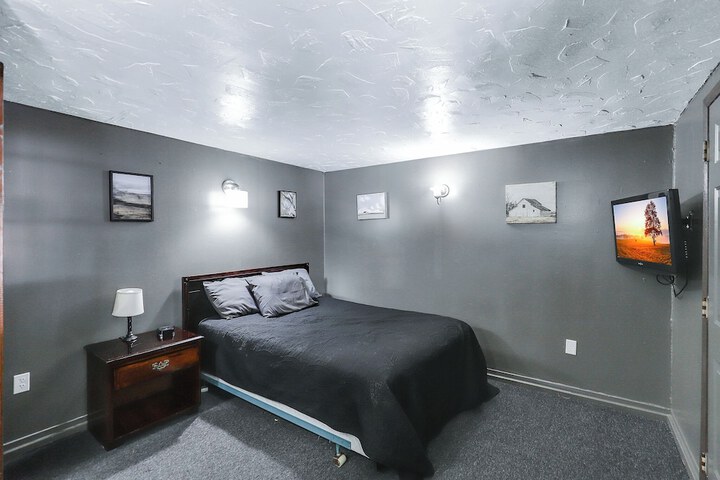 Room 4 of 18
