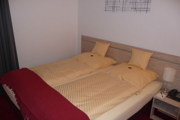 Room 12 of 38