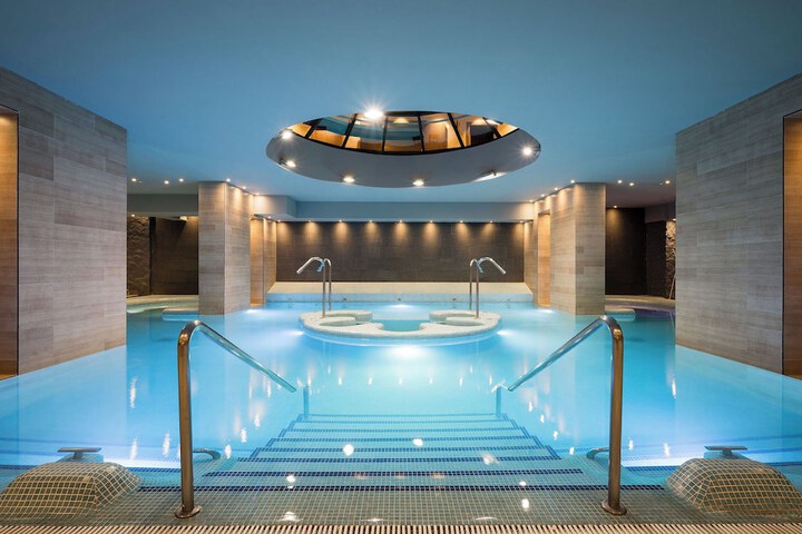 Pool Hotel