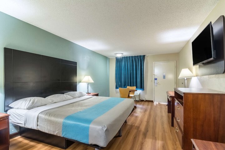 Room 15 of 33
