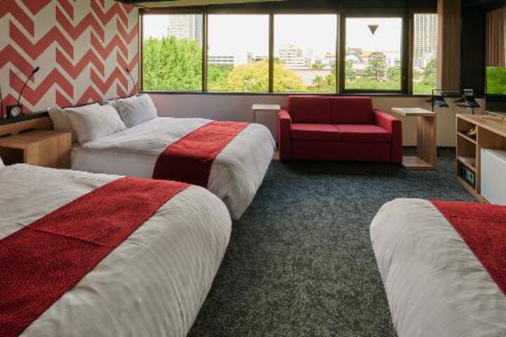 Room 8 of 9