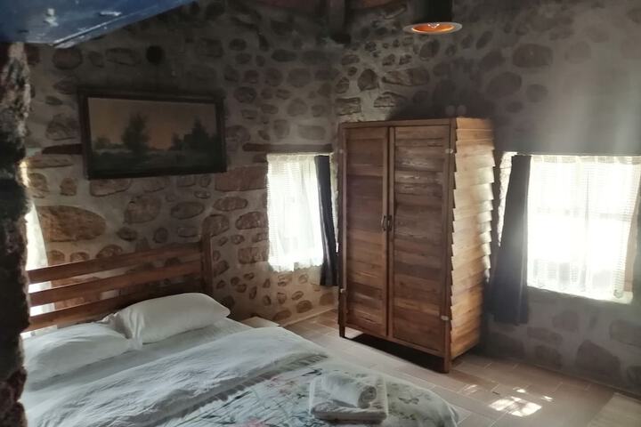 Room 4 of 37