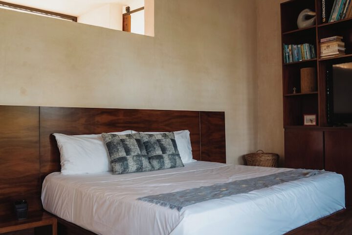 Room 2 of 65