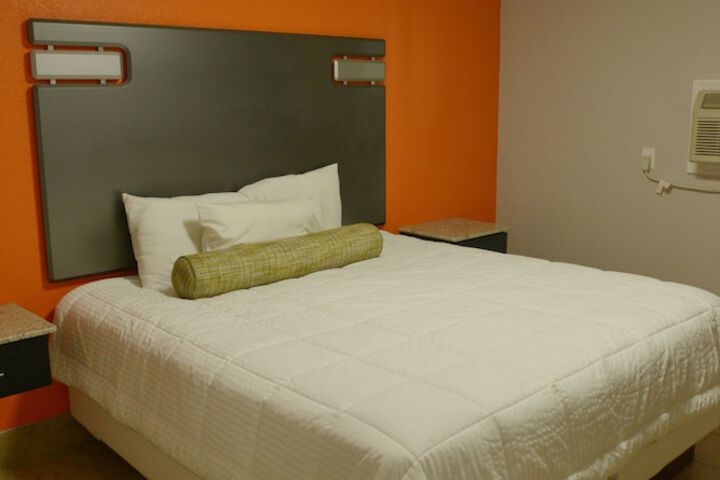 1 King Bed (9 of 24)