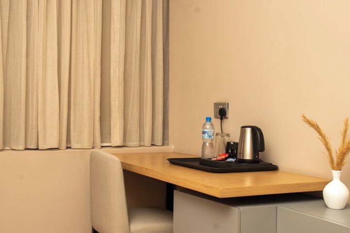 Room 27 of 86