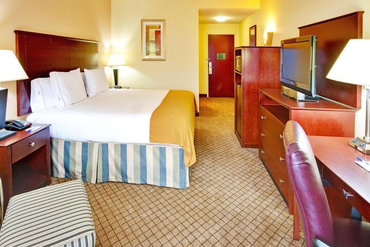 1 King Bed (1 of 6)