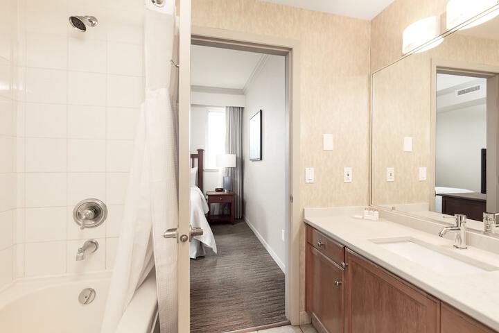 Room 48 of 102